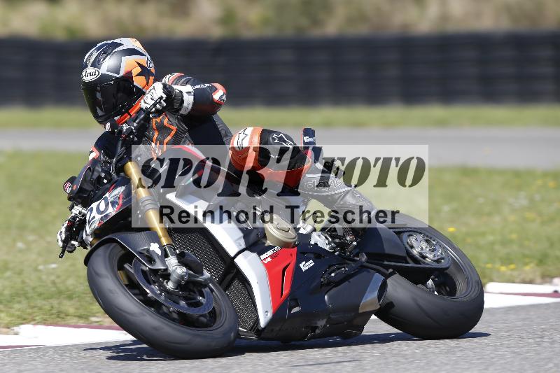 Archiv-2025/48 25.08.2025 Cornu Master School ADR/rot-rouge/120